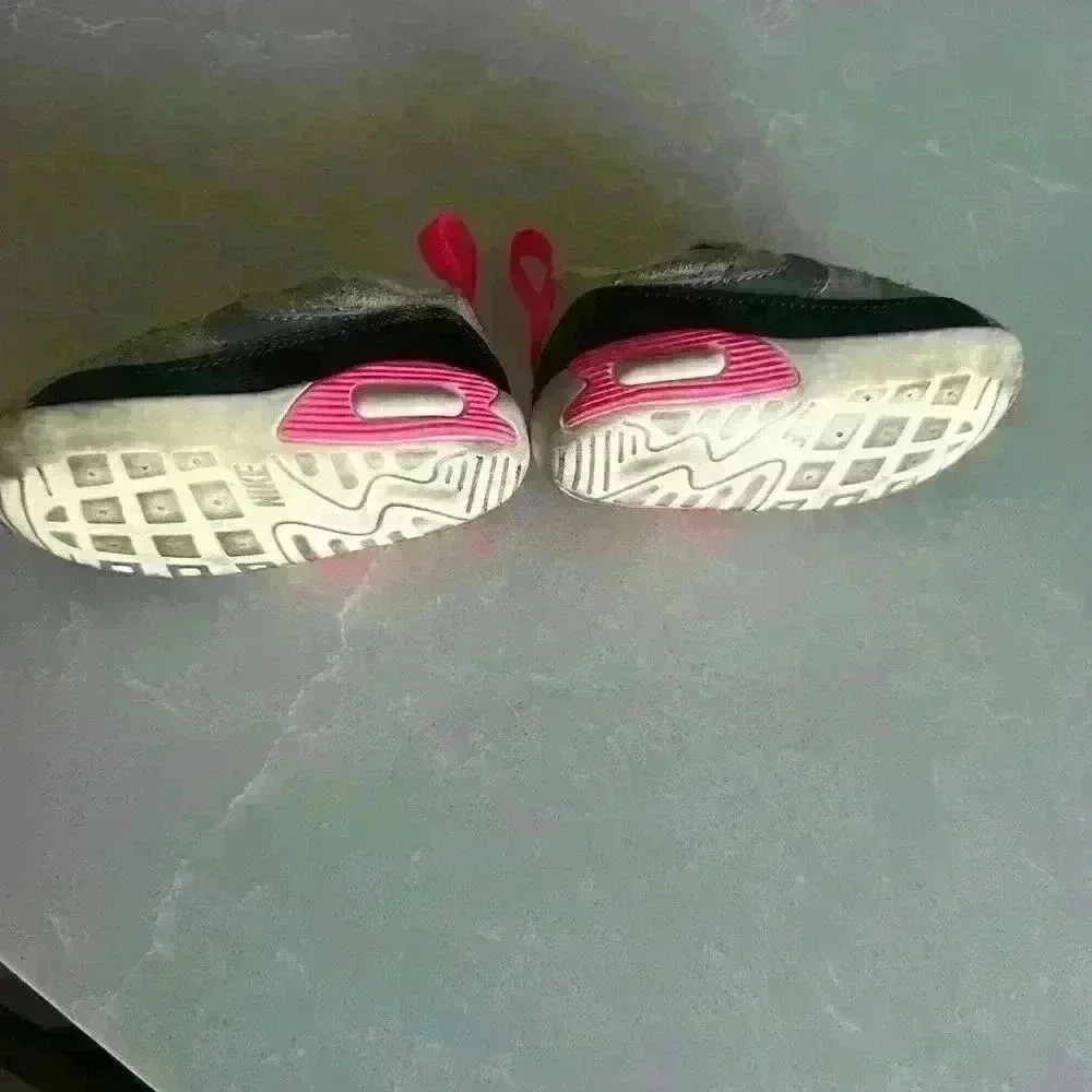 Infant girl Nike.